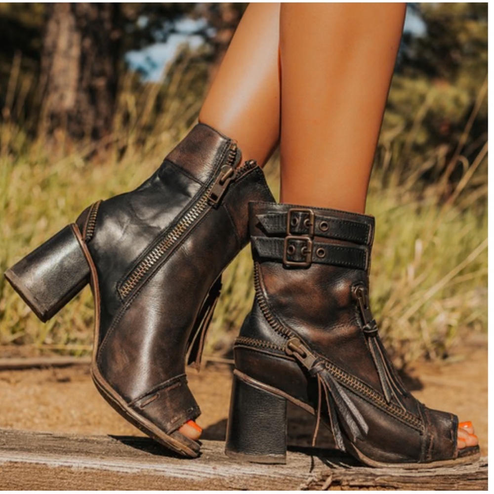 FREEBIRD-ZOMBIE
Brown Leather Peep-Toe Ankle Boots